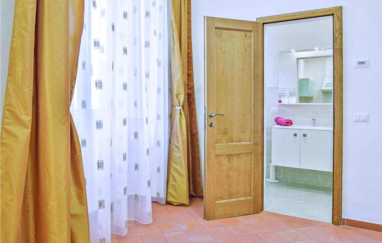 1 Bedroom Gorgeous Apartment In Arezzo Kültér fotó